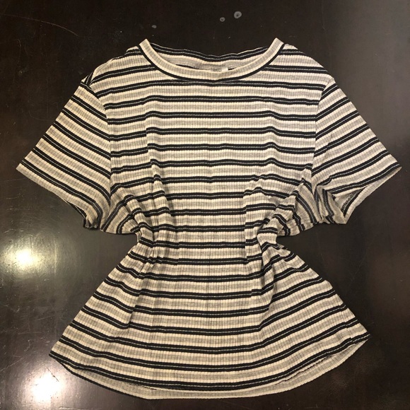 Striped Short Sleeve Crop Top - Picture 1 of 2